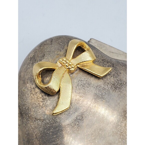 International Silver Co Plated Heart Shaped Jewelry Hinged Trinket Box with Bow - Picture 5 of 12